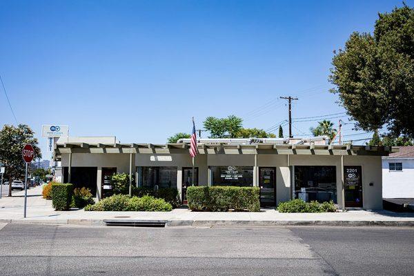 Front entryway off Myers St. We have our own 6 car parking lot and plenty of FREE street parking!