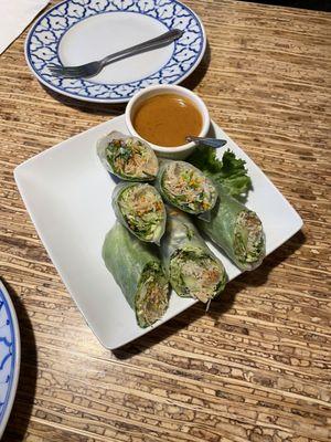 Delicious salad rolls with Peanut Sauce