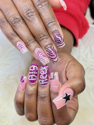 HyVy Nail Spa is the BEST in the city of Pensacola. If you are looking for a consistent, reliable nail salon HyVy is the place to go.