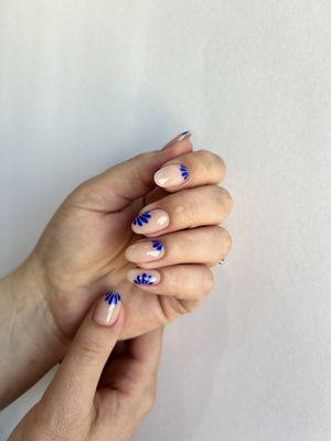 Service: Express dry manicure with art