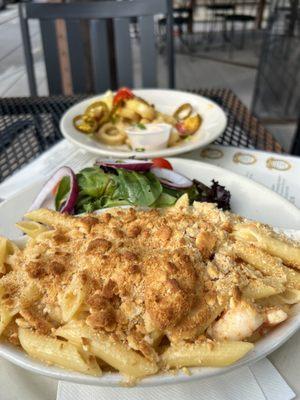 Lobster & Shrimp Mac N Cheeseand Fried Calamari