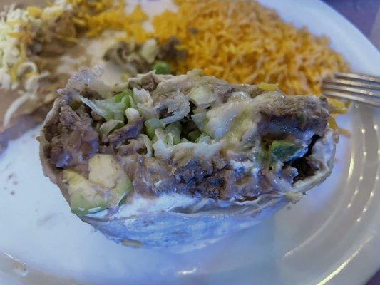 Burrito Dinner Con Arroz Y Frijoles Refritos