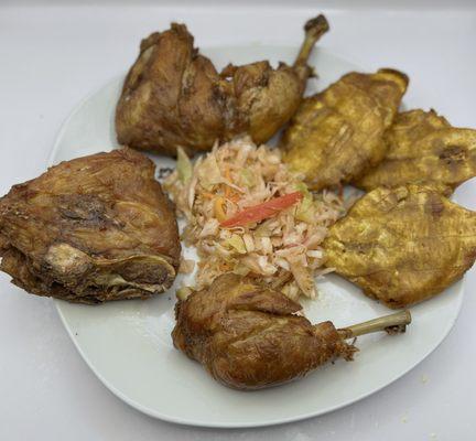 Fried Chicken with 3 fried plantains with pikliz