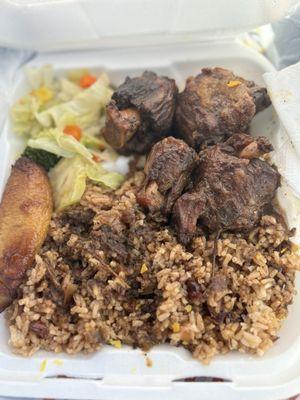 Oxtails, Plantain Rice and Peas with vegetables