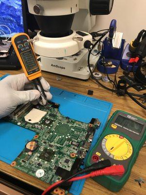 Laptop repair specialized on motherboard chip level repair