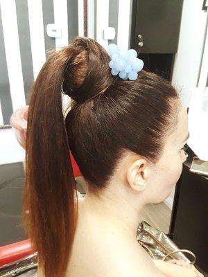 Sleek ponytail for a gala