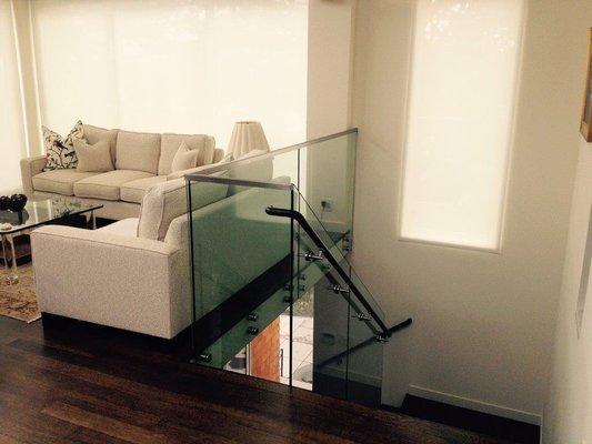 Glass handrail