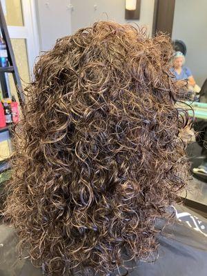 Curly girls 
Shampoo treatment and cut