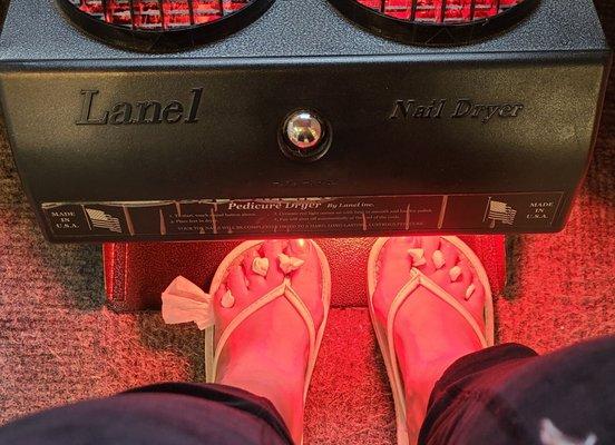 Air nail dryer for feet.