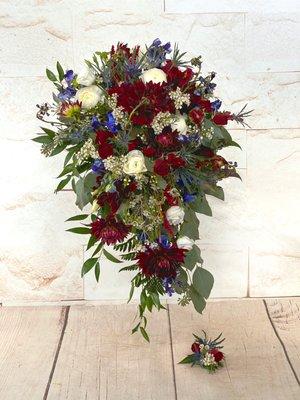 Summer wedding bouquet and boutonnière