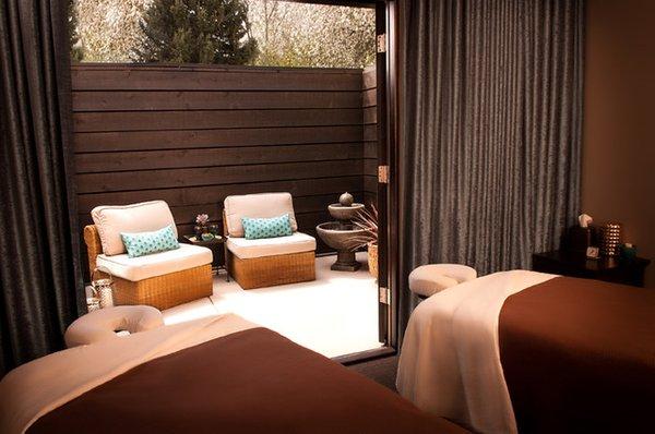 Outdoor Couples Massage Suite