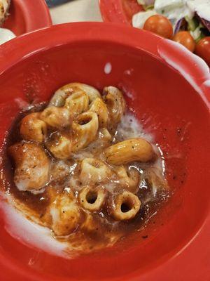 Pasta with lukewarm red sauce and cold white sauce.