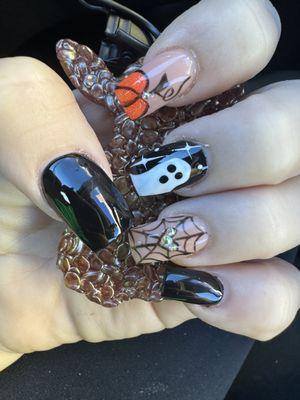 HALLOWEEN NAIL DESIGNS