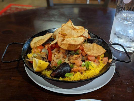 Paella with potato crisps