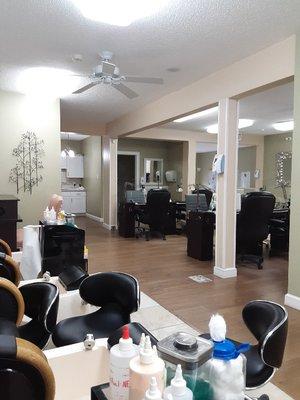 Upper level pedicures and restrooms.  They can also do manicure while  you are getting pedicure.