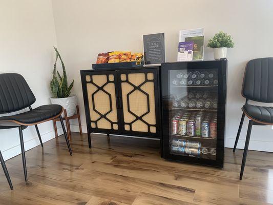 Snacks in the waiting area?! Love!