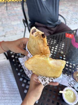 EMPANADAS DE QUESO  EMPANADAS DOMINO  LA MASA ES DINITA Y DULCE  EM SERIO TE SIENTE EN COCHE MARGARITA