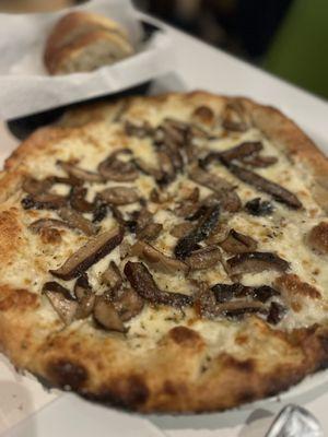 Mushroom pizza