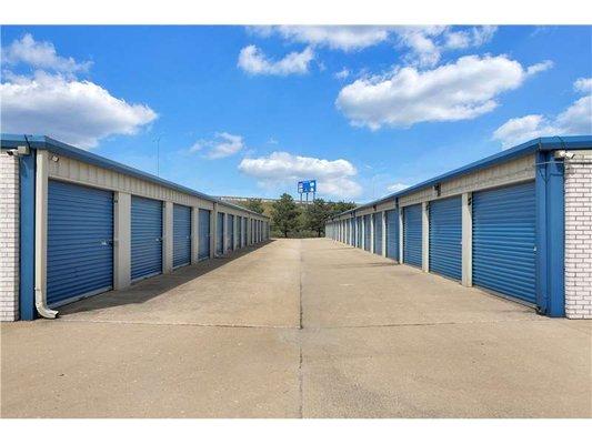 Exterior Units - Storage Express at 1039 W Jefferson St, Morton, IL 61550