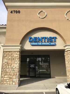 Front of the one of the best dental offices in Bakersfield!