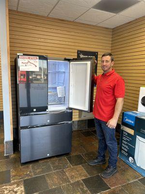 Appliance Shark is the best appliance store in Overland Park for massive savings on all major appliances including this Samsung refrigerator