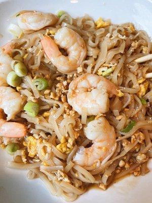 Shrimp Pad Thai. Look at how jumbo those shrimp are.