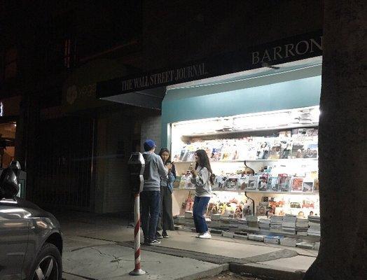 Meeting at the newsstand