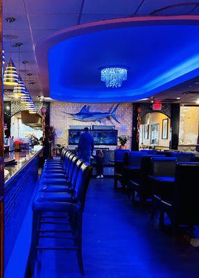 Looking down the bar towards the teppanyaki room