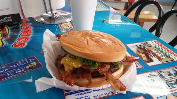 Had the bacon cheese burger. It had 5 strips of bacon cooked perfectly on a toasted bun. Great burger! I will be back.