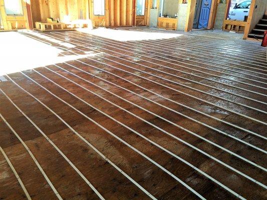 Radiant heating pipe installation