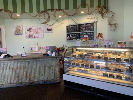 Front counter with there amazing cake display