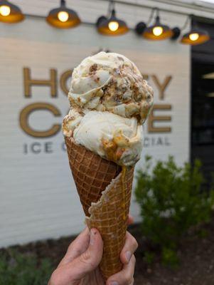 The famous Bees Knees ice cream. Honeycomb and graham cracker. It's their signature ice cream!