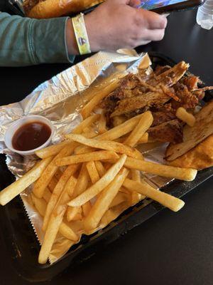 Pulled Pork Sandwich w/ Fries