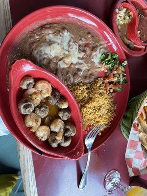 Shrimp and mushrooms lunch