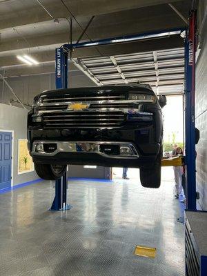 DIY truck repair there is a heavy duty lift for trucks jeeps and vans