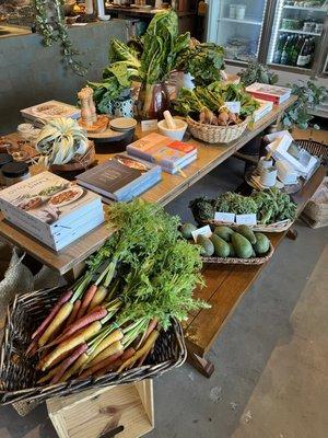 Mercantile and some fresh produce. Drinks fridge.