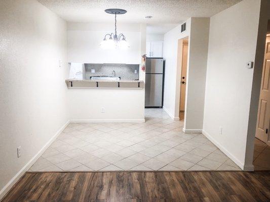 Another beautiful dining room / kitchen!!