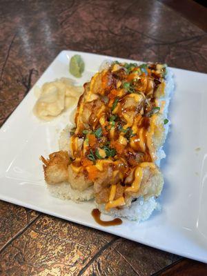 Crunchy Scallop Specialty Roll  @dangit.all