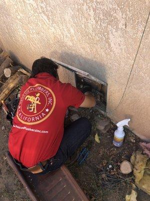 Replacement of a pressure regulator in hesperia ca