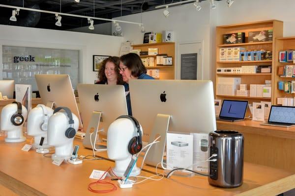 Checking out the iMac with one of our Geeks. Photo by Jake Rajs.