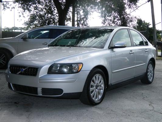 2005 VOLVO S40 SEDAN, LEATHER, SUNROOF, AUTOMATIC TRANSMISSION, WE FINANCE!