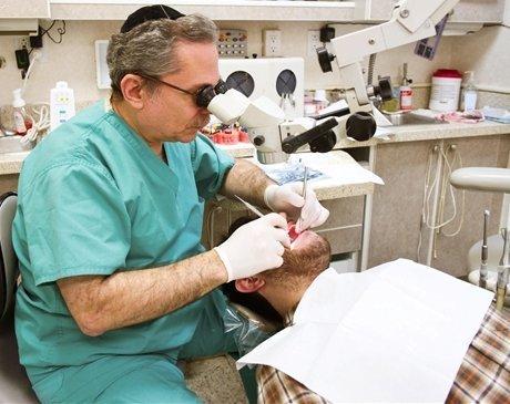 Steven D. Kaplan, DMD is a Endodontist serving  New York, NY