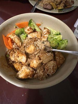 Wide noodles with sesame chicken.