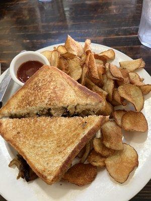 Mushroom patty melt with homemade potato chips