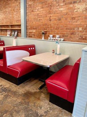 Cute '50s diner booth