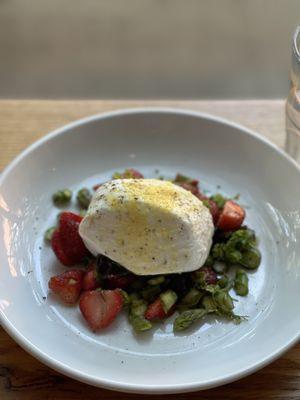 Burrata with asparagus and strawberries