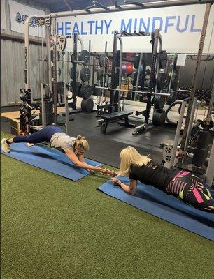 Partner Training Plank Reach Outs