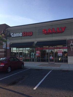 GameStop of Harrisburg -- High Pointe Commons : 4620 High Pointe Boulevard, Harrisburg              Storefront