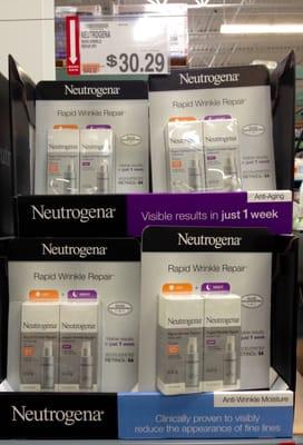 Neutrogena creams with retinol in an airless pump: day cream version contents 30 SPF.