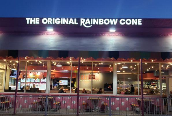 Bolingbrook's OG Rainbow Cone shares a building with Buona Beef, right off of Weber Rd & Lily Cache